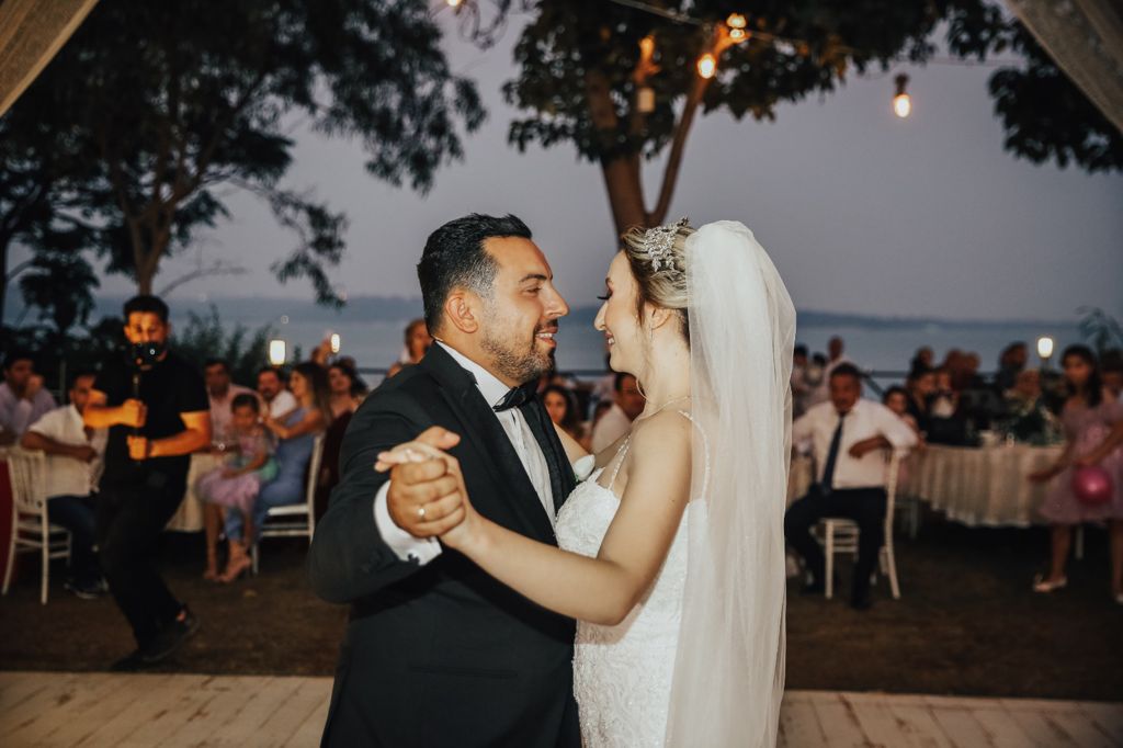 Avukat Ozan ve Zarife Karabulut çifti dünyaevine girdi: Rüya gibi düğün